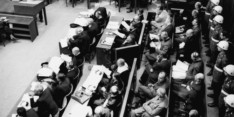 V letech 1946 až 1949 následovalo 12 menších norimberských procesů s vedoucími armádními představiteli, lékaři či průmyslníky. 