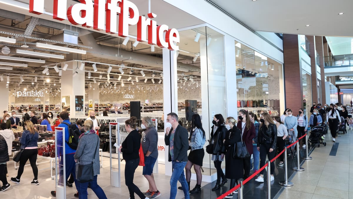 V Galerii Harfa se otevřel obchod nového maloobchodního řetezce HalfPrice.
