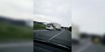 Kamion s 28 migranty mířil k české hranici. Zastavil až po střelbě slovenské policie