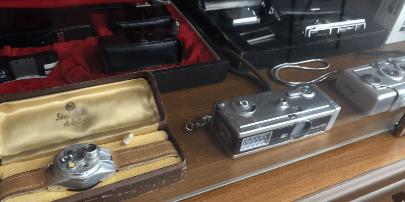 Sběratel z Hradce Králové vlastní unikátní sbírku fotoaparátů. Mezi nejzajímavější modely se řadí ty špionážní.
