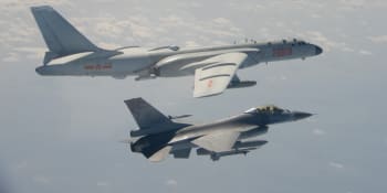 Čína vyslala nad Tchaj-wan 38 vojenských letadel. Hrozila i jaderným bombardérem