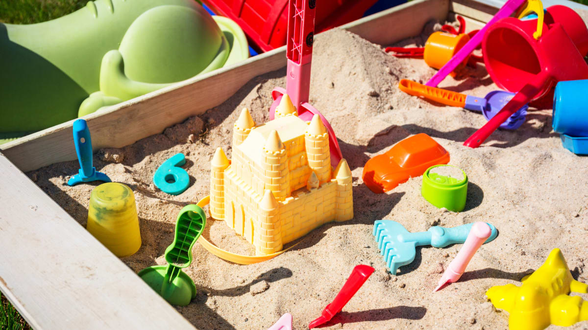 Umývat se musí i hračky na ven nebo velké hračky, které máte trvale umístěné na zahradě