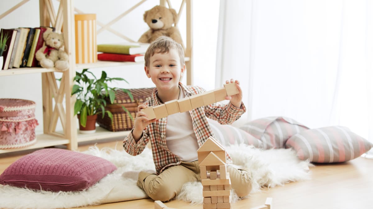 Dřevěné hračky jsou skvělé do té doby, než přijde řeč na jejich čištění. Tam může být problém, ale i na něj známe řešení