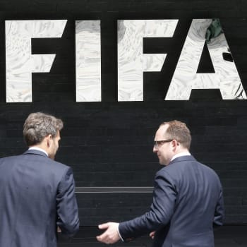 FIFA dostane od amerických úřadů miliardy za aféru zkorumpovaných funkcionářů.