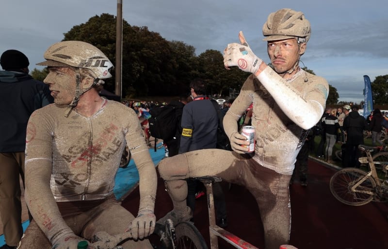 Čistí rozhodně letos závodníci do Roubaix nedojeli.