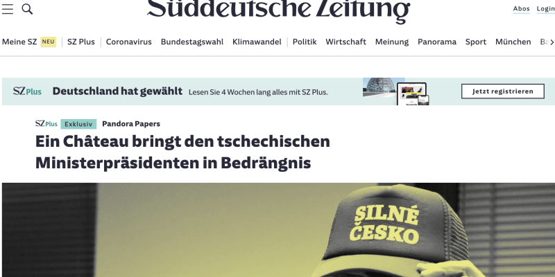 Titulní strana internetového vydání německého deníku Süddeutsche Zeitung z pondělí 4. října 2021 s hlavním textem Zámek uvrhuje českého předsedu vlády do potíží.