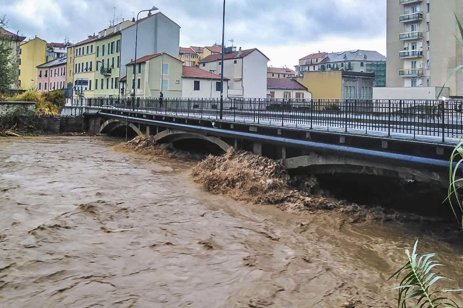 Itálii sužovaly záplavy. Země eviduje nový srážkový rekord.
