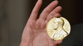 Nobelova cena za fyziku putuje k trojici vědců. Dostanou ji za experimenty s fotony