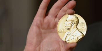 Nobelova cena za fyziku putuje k trojici vědců. Dostanou ji za experimenty s fotony
