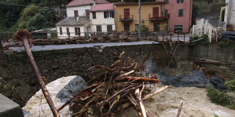 Itálii sužovaly záplavy. Země eviduje nový srážkový rekord.