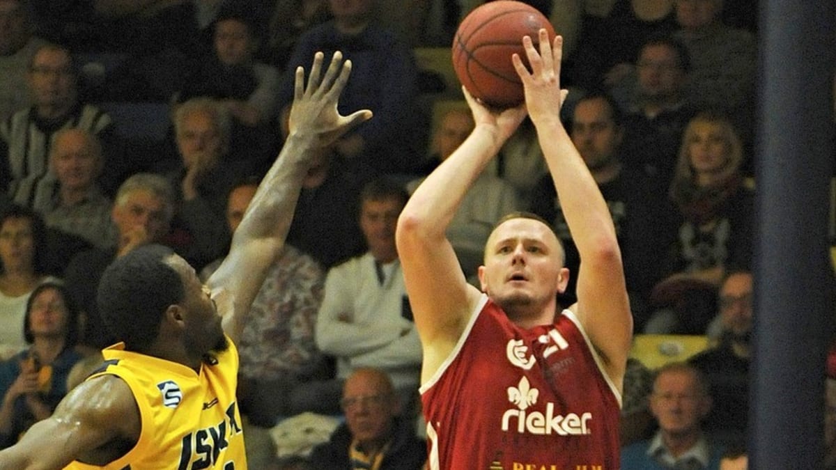 Basketbalista Michal Maslík prohrál boj s covidem.