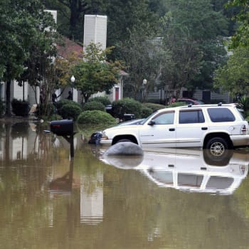 Silný déšť nedaleko města Birmingham v americkém státě Alabama způsobil bleskové záplavy.
