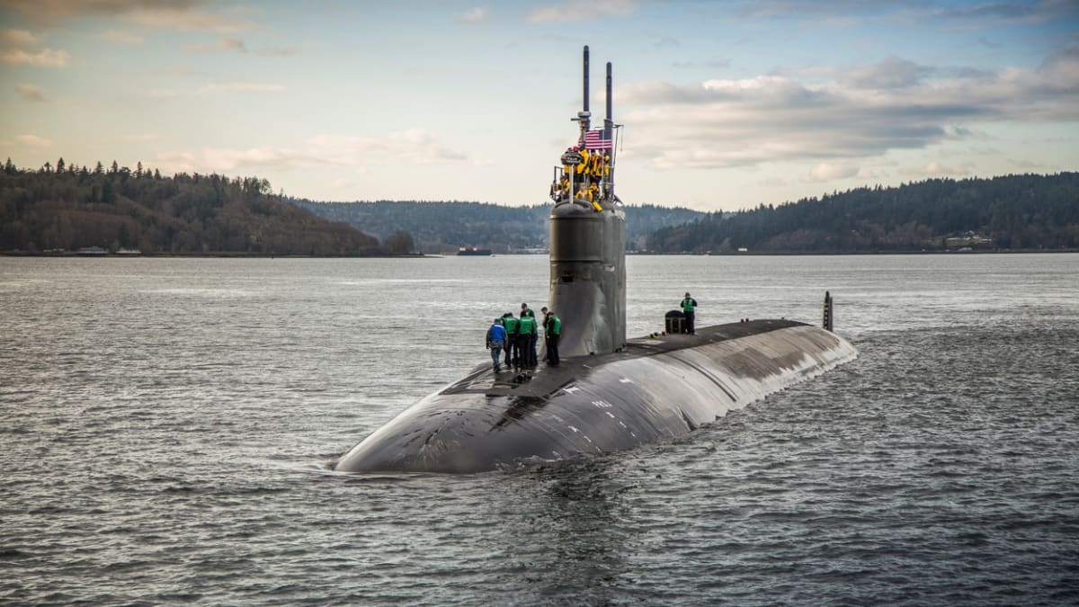 Americká jaderná ponorka narazila do neznámého objektu v Jihočínském moři. 