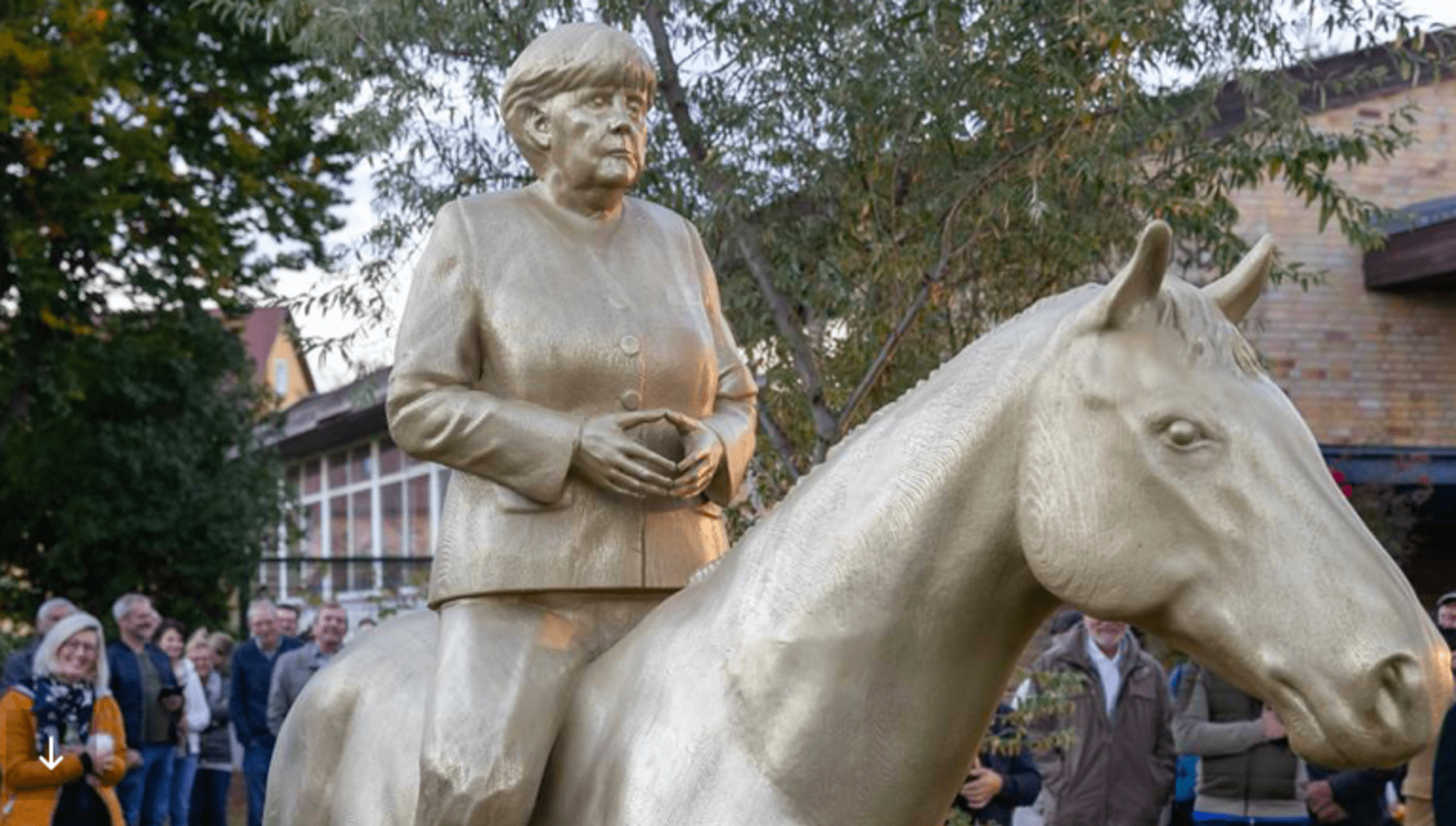 Angela Merkelová má sochu. 