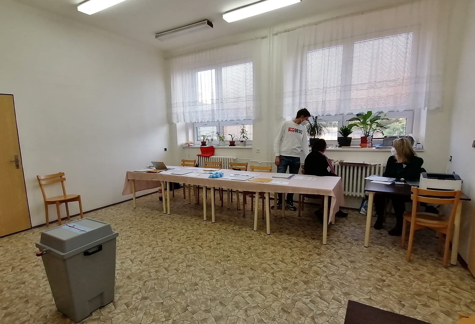 Volební okrsek 8013  v Ostravě-Přívoze vykazuje747 voličů. V pátek volil jen nepatrný zlomek z  nich, a to 4,29 procenta.