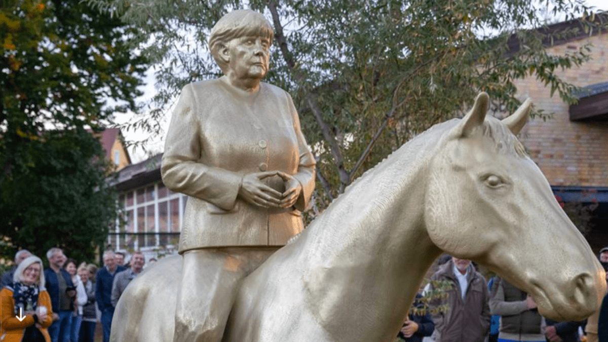 Angela Merkelová má sochu. 
