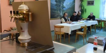 Volební prohibice v Československu. Politici se báli opilých voličů, komunisté demonstrací