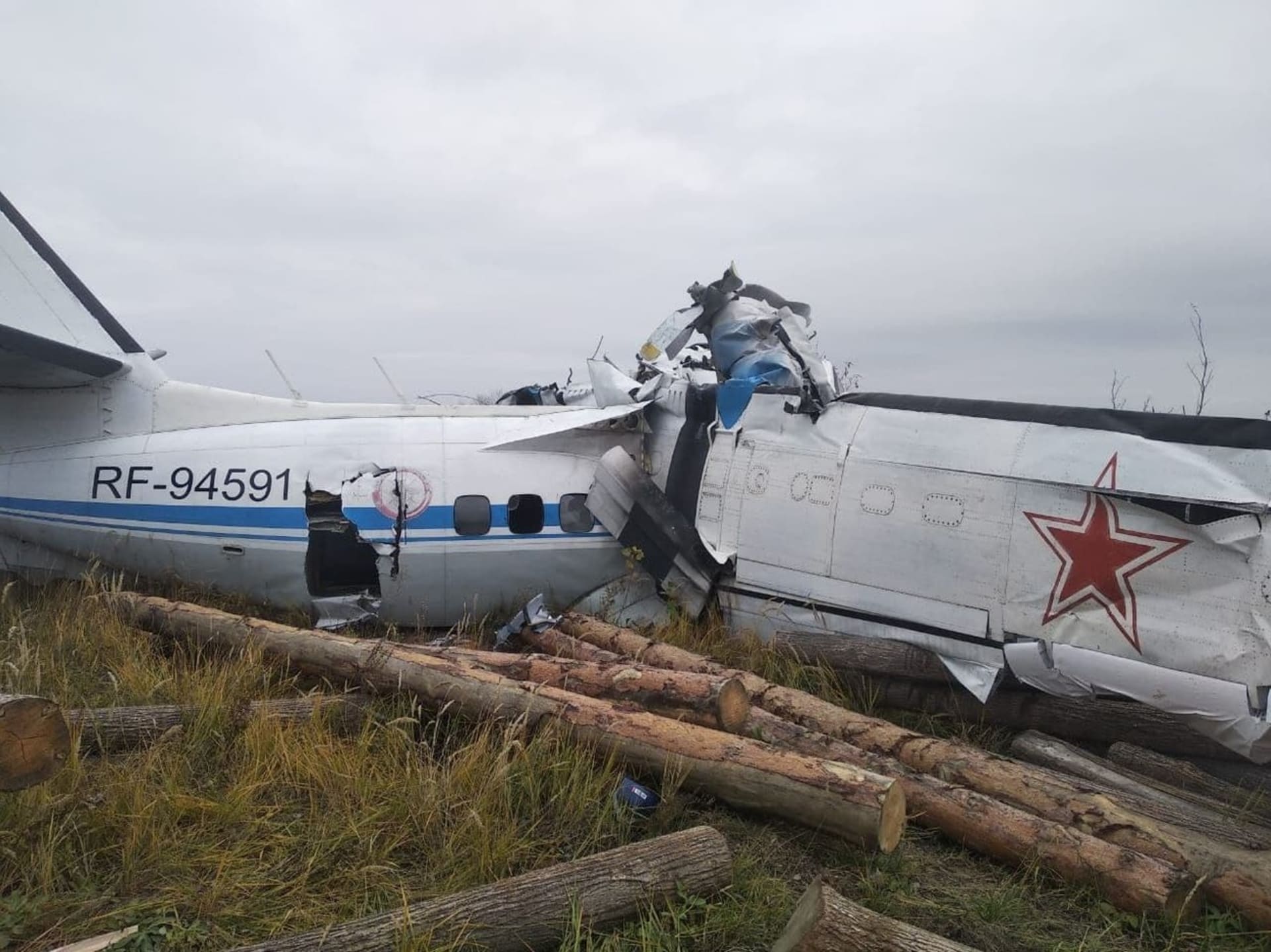 Při nehodě lehkého motorového letadla v Rusku zahynulo 19 lidí, další tři se zranili.