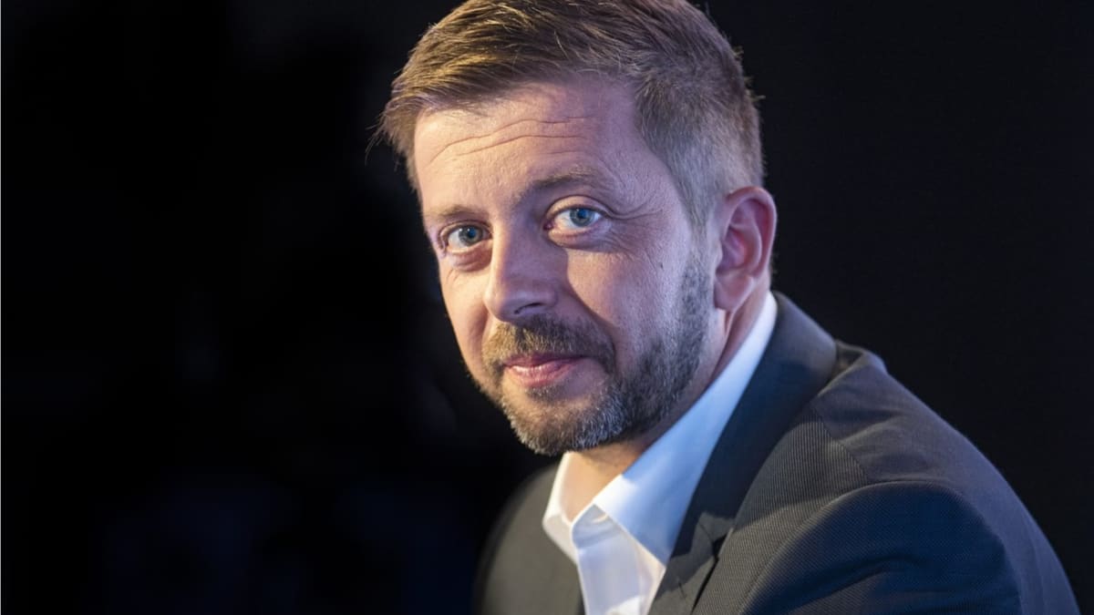 První vicepremiér a ministr vnitra Vít Rakušan (STAN) se v rozhovoru pro CNN Prima NEWS opřel do expremiéra Andreje Babiše (ANO).