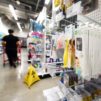 V Kalifornii bude zákon nově velkým obchodním domům ukládat, aby zboží jako hračky nebo zubní kartáčky vystavovaly genderově neutrálním způsobem