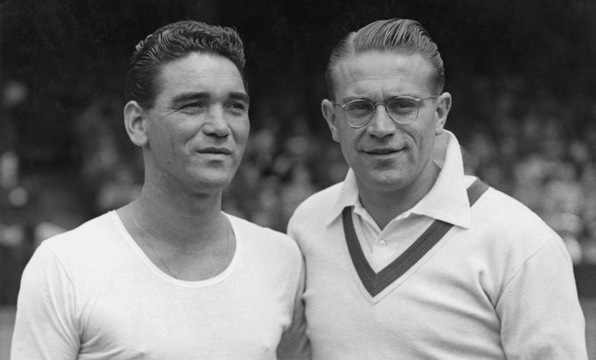 Jaroslav Drobný (vpravo) před zápasem na Wimbledonu v roce 1948 s Italem Giovannim Cucellim