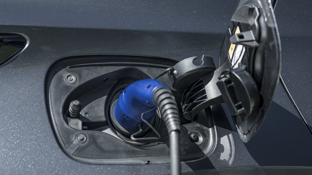 Plug-in hybridy má v nabídce drtivá většina automobilek včetně Škody.