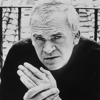 Milan Kundera se v roce 1992 vrátil na krátkou dobu do Československa.