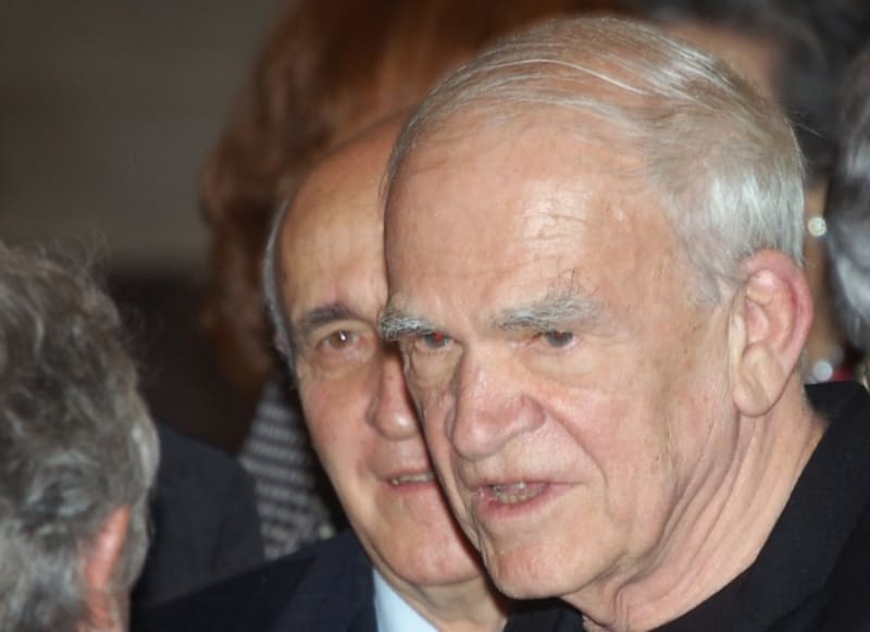 Milan Kundera na veřejnosti v Paříži v roce 2009