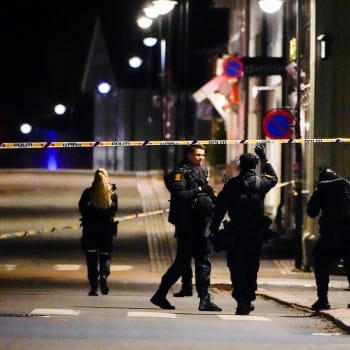 Útočník ozbrojený lukem a šípy pozabíjel v Norsku několik lidí.