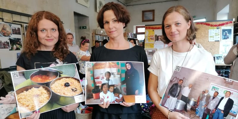 České mámy v boji s hladomorem. Členové spolku Pomůžu jak můžu se snímky z jejich veřejné jídelny v Jemenu