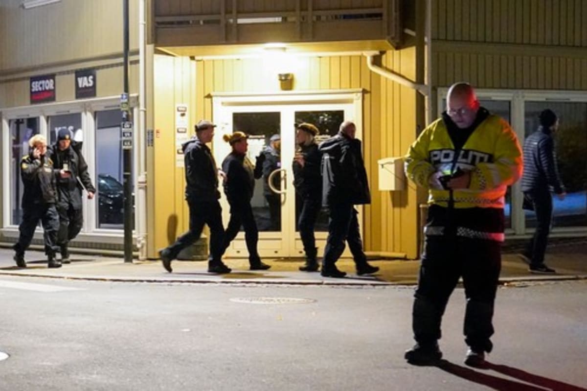 Záběry z norského Kongsbergu, kde Dán lukem a šípy zabil pět lidí. 
