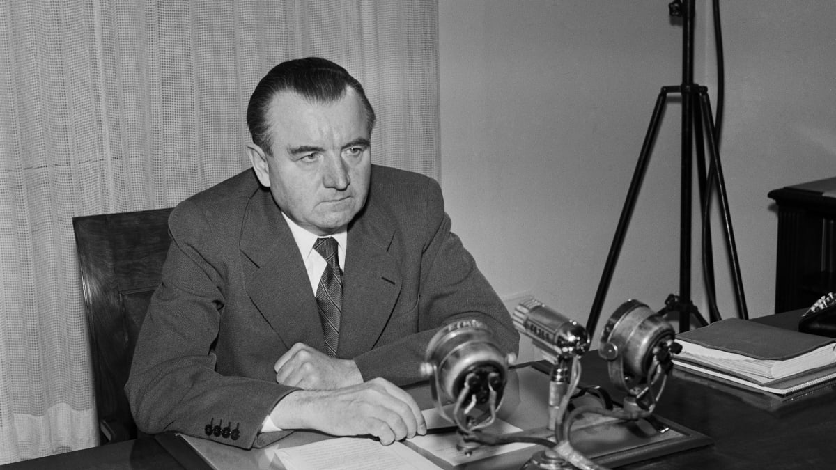 Prezident Klement Gottwald při novoročním projevu roku 1952. Do konce života mu zbývalo něco málo přes rok.