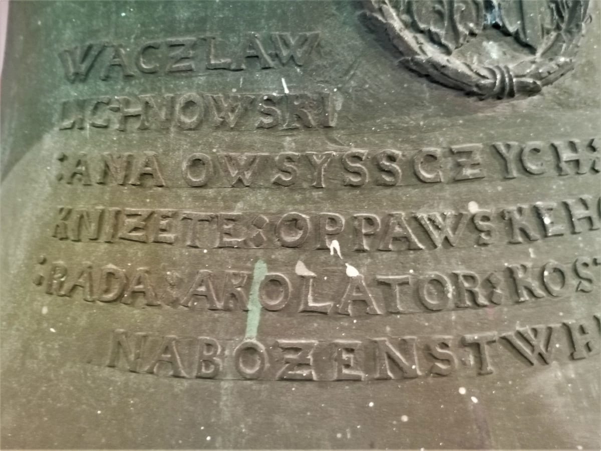 Zvon z roku 1649 z Píště na Opavsku nacisté zrekvírovali v roce 1942. Domů do Píště byl z Německa vrácen 16. října 2021. Nápisy na zvonu jsou v češtině a dokazují, že zvon má původ v Píšti.