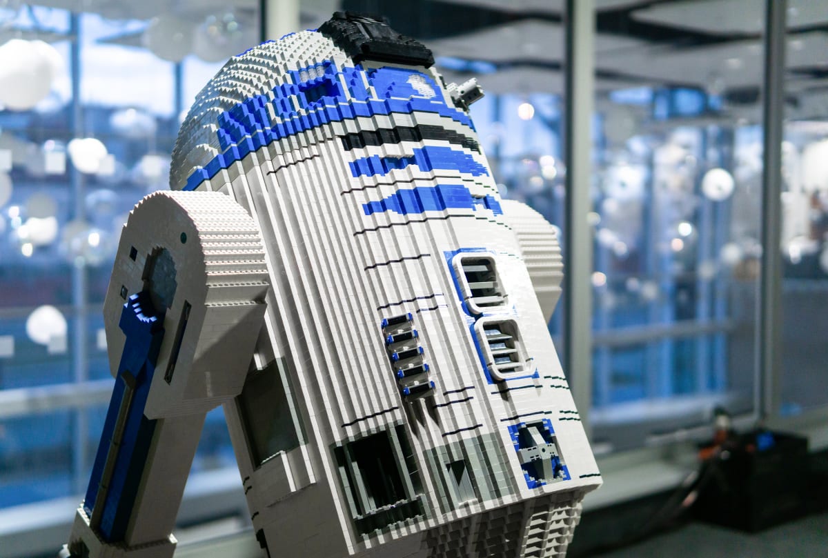 Ze všech Lego výtvorů nejvíce kolemjdoucí zaujal R2-D2 z Hvězdných válek.