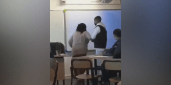 Student ve Francii napadl 66letou učitelku. Prodětská politika je katastrofa, říká expert