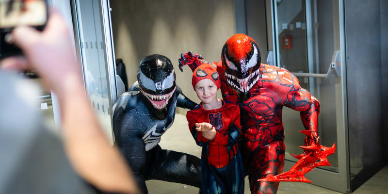 Někteří dětští návštěvníci se nebáli rovnou převléct do superhrdinských kostýmů.