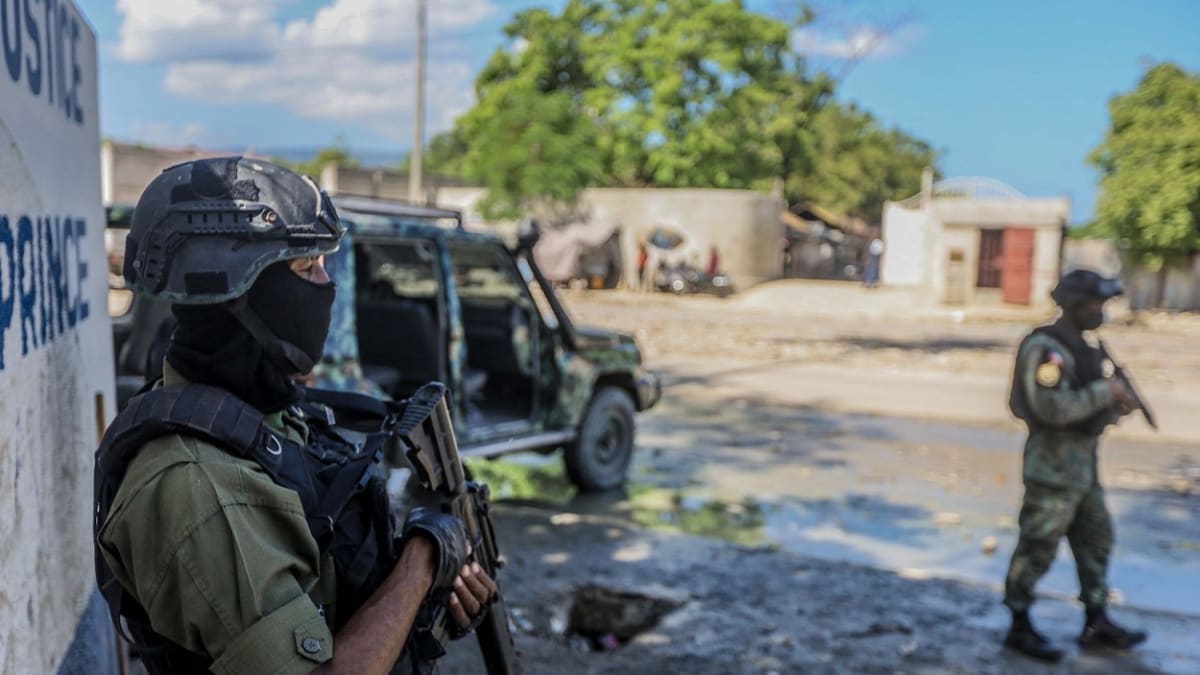 Vojáci hlídají ulice Haiti