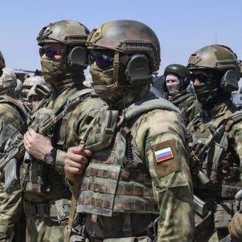 Ruští vojáci na cvičení v Uzbekistánu