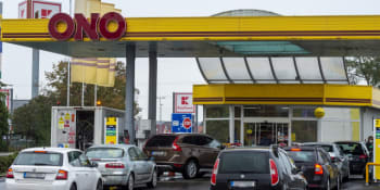 Němci skupují benzín v českém pohraničí. U čerpacích stanic se tvoří dlouhé fronty
