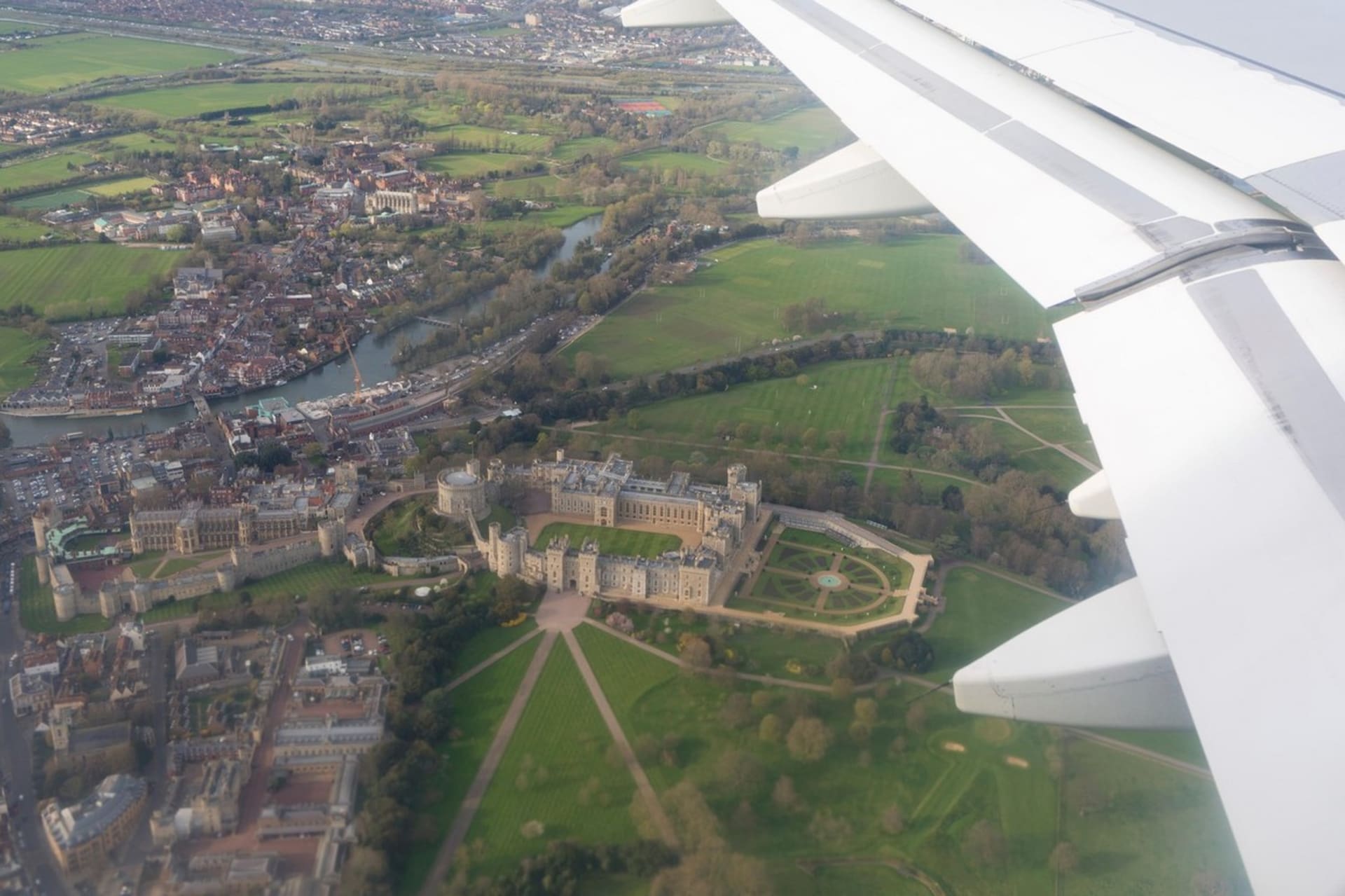 Pohled z letadla na královský hrad Windsor