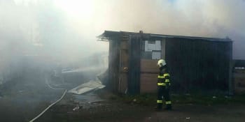 Tragédie v Liptovském Mikuláši: Dvě děti uhořely při požáru v osadě, další je zraněné