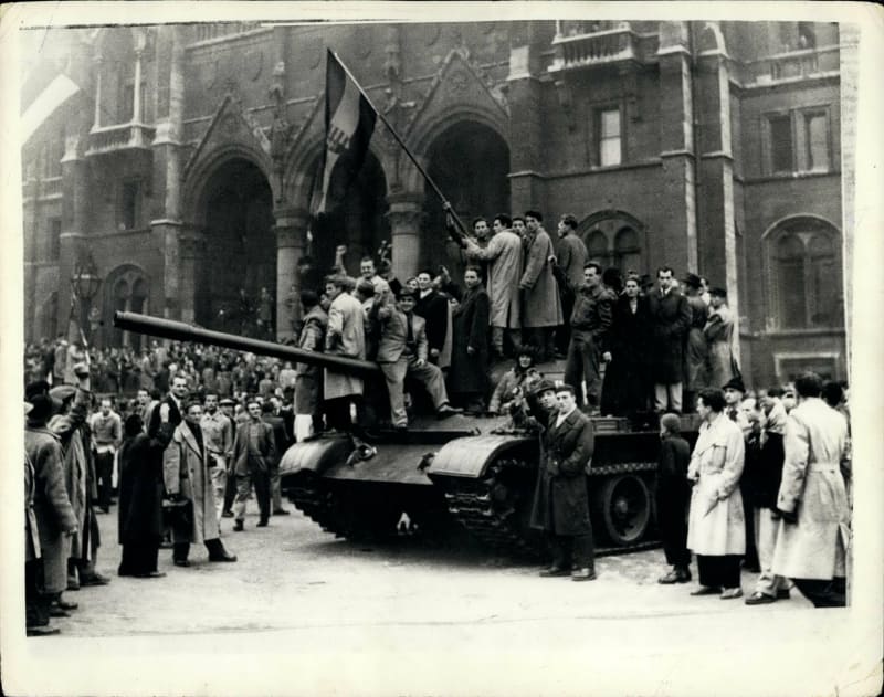 Maďarské povstání v roce 1956 krvavě potlačila sovětská armáda.