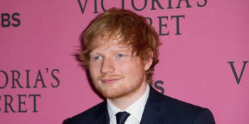 Ed Sheeran má koronavirus. Omlouvám se všem, které jsem zklamal, vzkázal hudebník