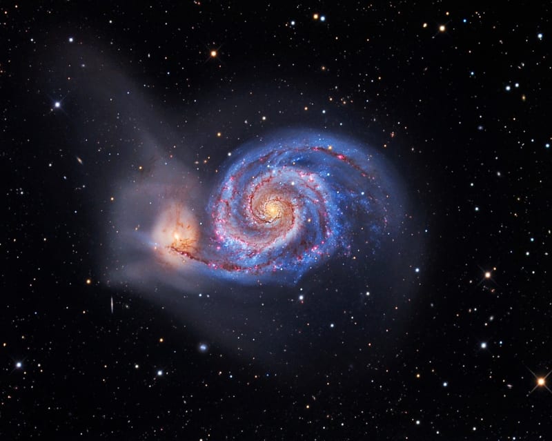 Vírová galaxie – je zhruba dvakrát menší než Mléčná dráha