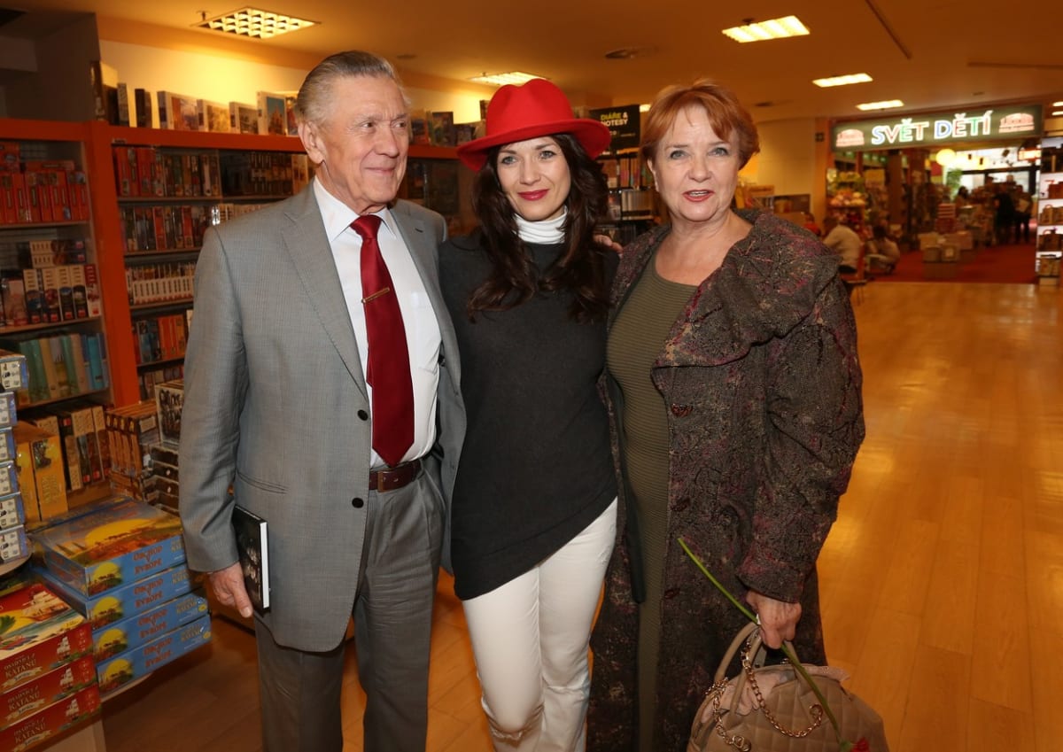 Herečka Tereza Kostková spolu s rodiči Petrem Kostkou a Carmen Mayerovou