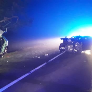 Čtvrteční nehoda dvou aut na Litoměřicku si vyžádala pět zraněných.