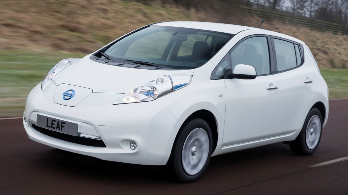 Nissan Leaf patřil k průkopníkům mezi masově vyráběnými elektromobily. Takto vypadala jeho první generace z roku 2011.