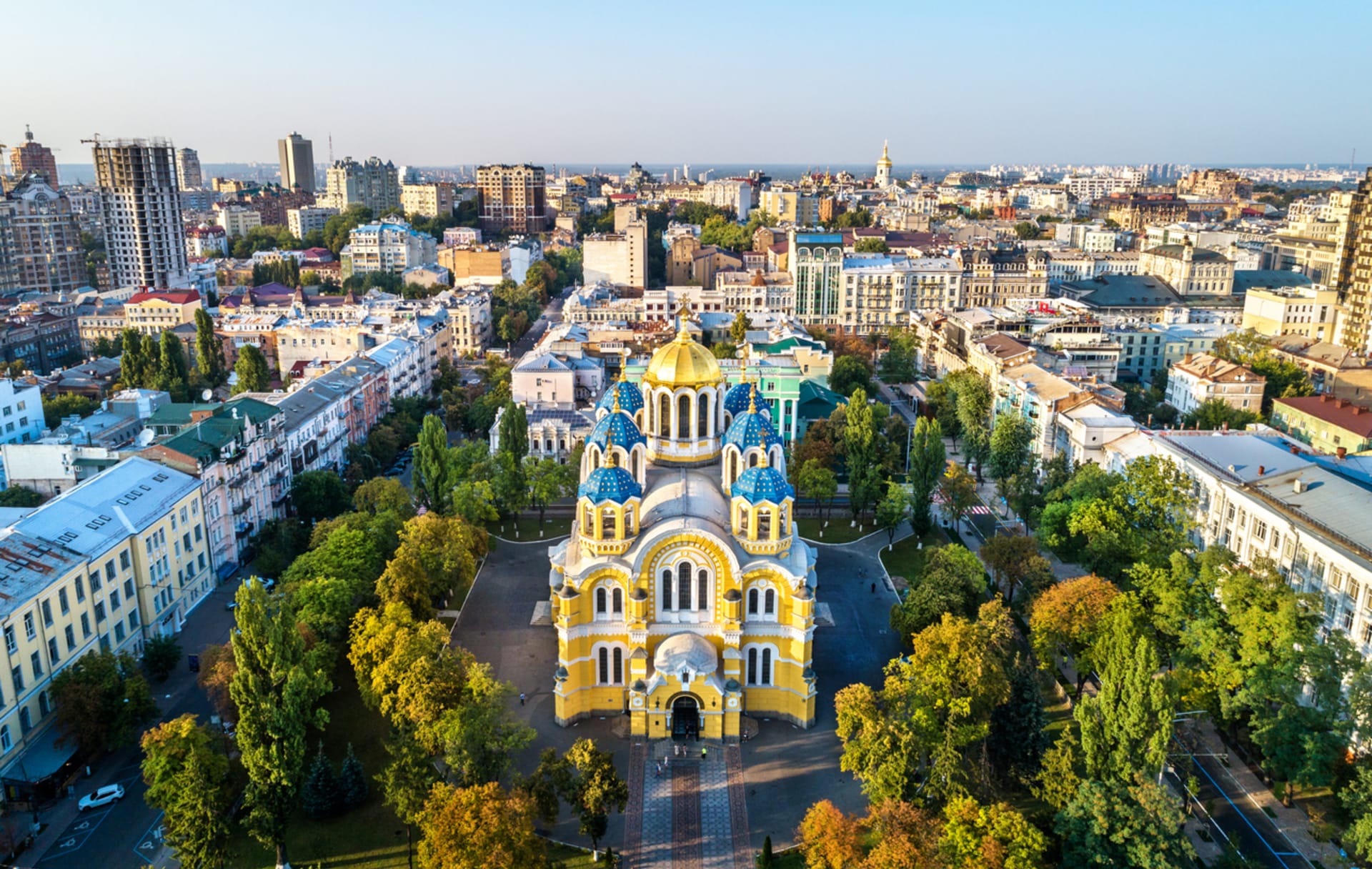 Kyjev je hlavní a největší město Ukrajiny, správní středisko Kyjevské oblasti. Město leží na řece Dněpr v severní části země.