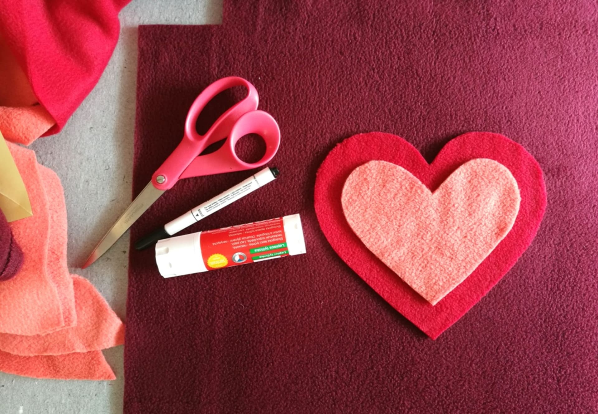 Valentýnský polštářek se srdíčkem: Vystřihněte srdce