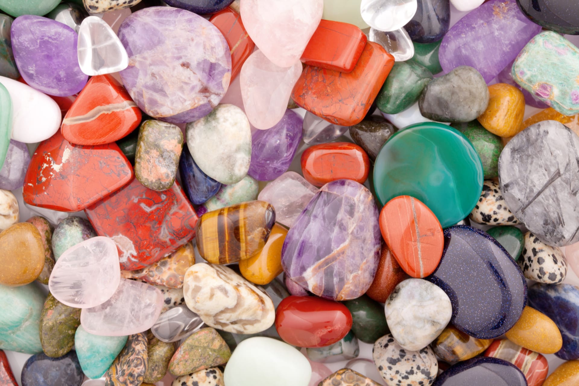 Drahé kameny jsou krásně barevné